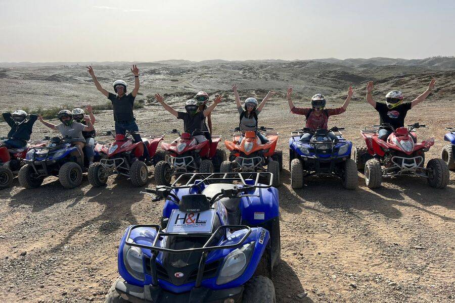 Passeios de quadriciclo e show ao vivo e jantar no deserto de Agafay