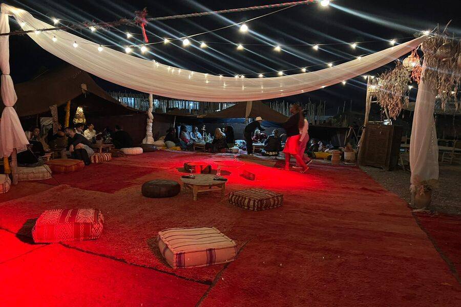 Passeios de quadriciclo e show ao vivo e jantar no deserto de Agafay