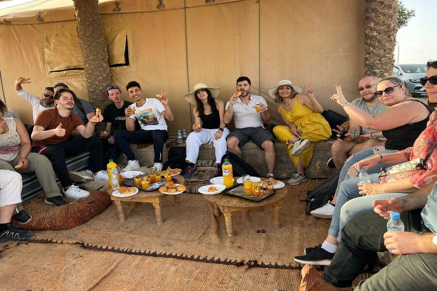 Passeios de quadriciclo e show ao vivo e jantar no deserto de Agafay