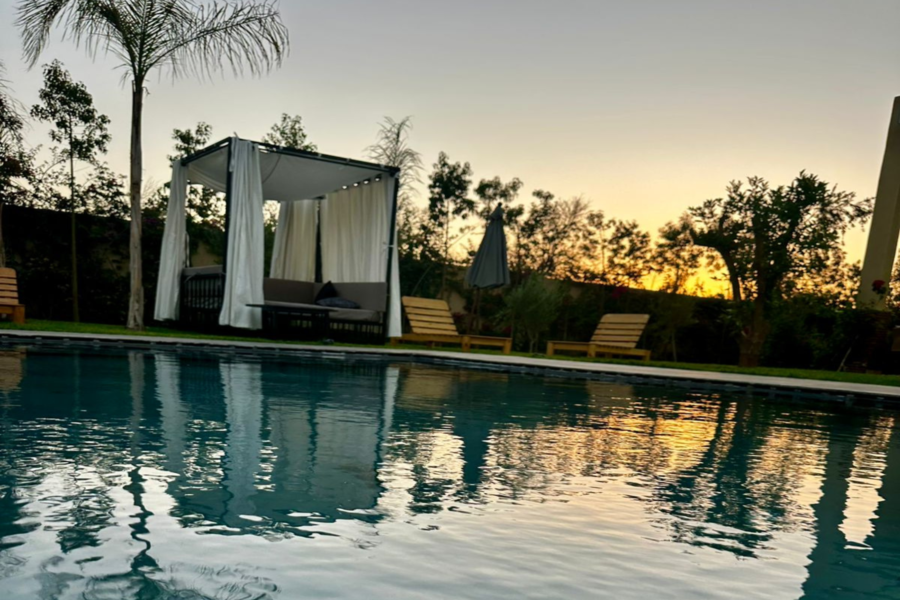 Passe de um dia em Marraquexe com piscina, incluindo almoço e transporte - Relaxar