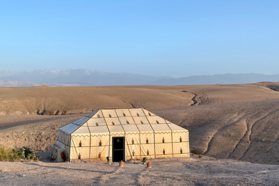 Jantar ao pôr do sol no deserto de Agafay