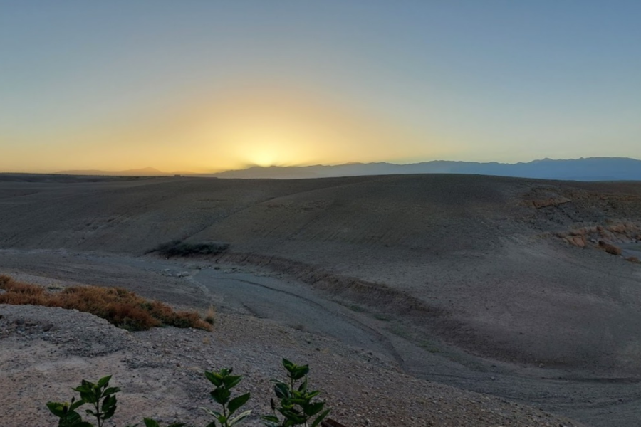 Jantar ao pôr do sol no deserto de Agafay