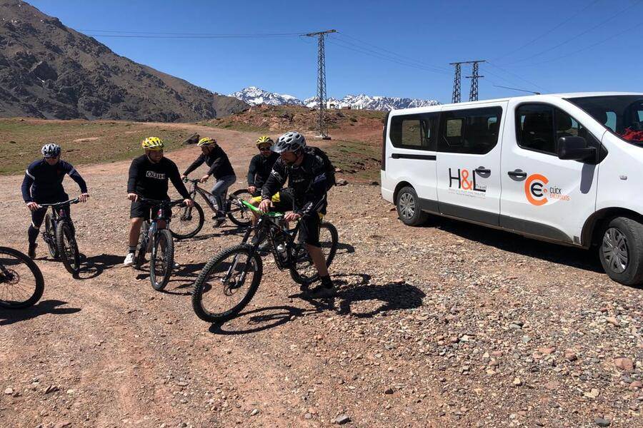 Passeio de bicicleta para Atlas Mountain e vila berbere de Marrakech