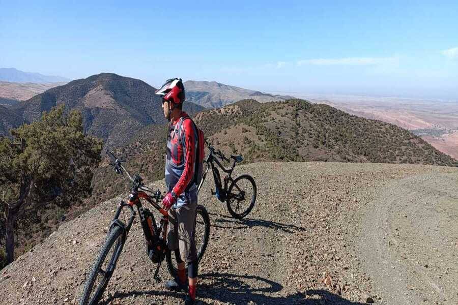 Passeio de bicicleta para Atlas Mountain e vila berbere de Marrakech